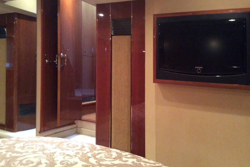 Bow cabin