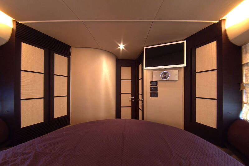Owner's cabin (bow)
