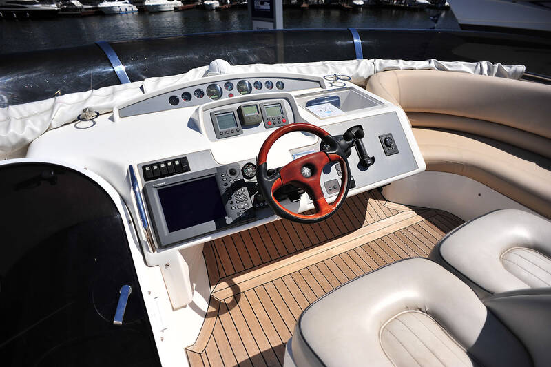 Control station on flybridge