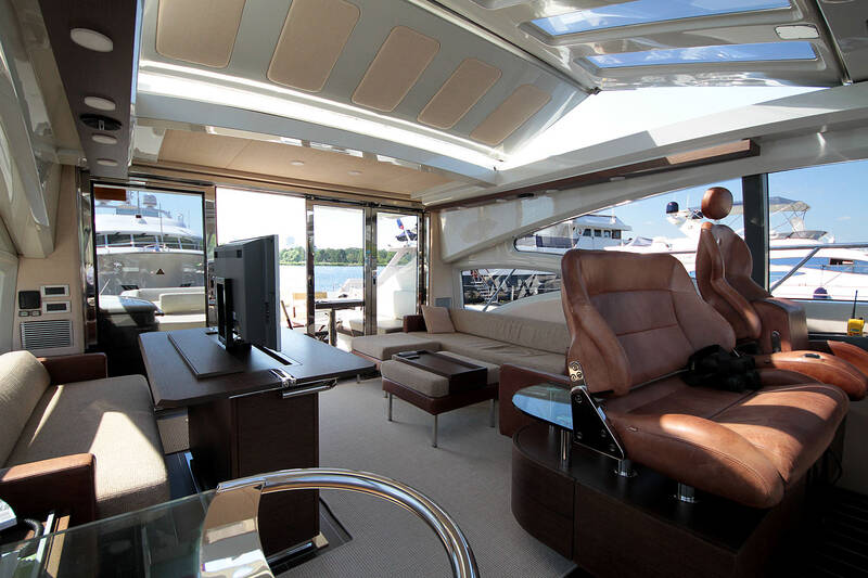 Interior (hard top closed) Azimut 68S - 2008