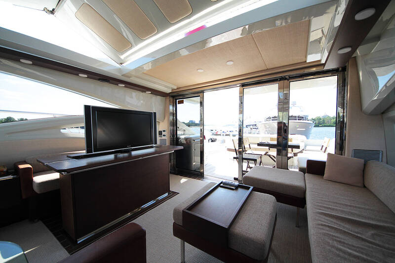 Interior (hard top closed) Azimut 68S - 2008