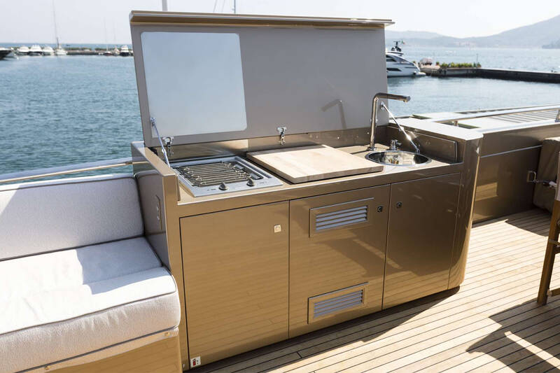 Wet bar on flybridge with BBQ