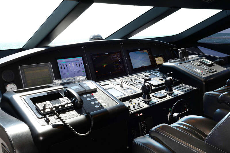Helm station