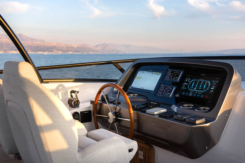 Helm station on flybridge