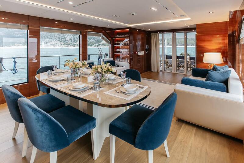 Saloon dining