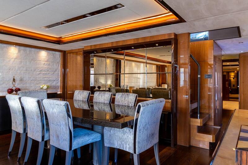 Saloon dinning
