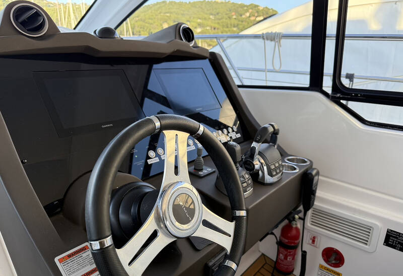 Helm station