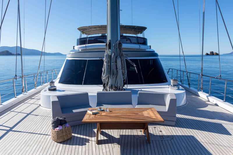 Deck seating area