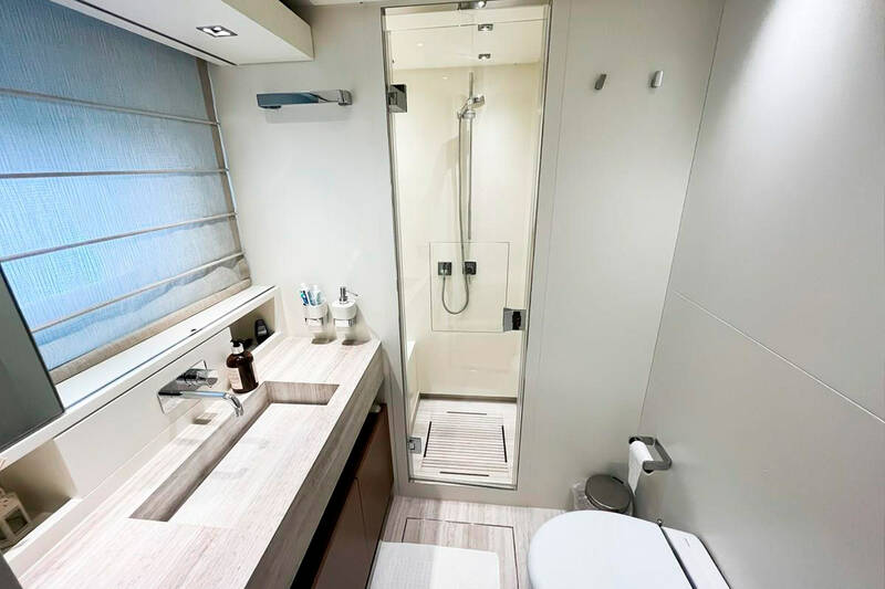 Guest cabin bath