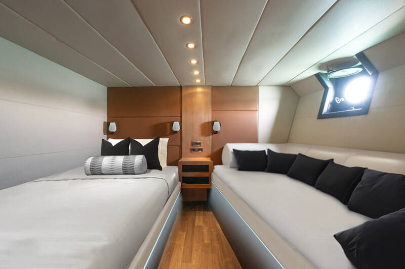 Double cabin (+1 sofa)