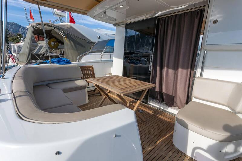 The cockpit of the Azimut Magellano 43 HT