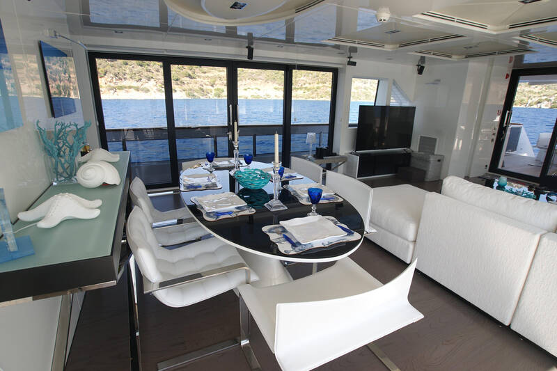 Salon dining