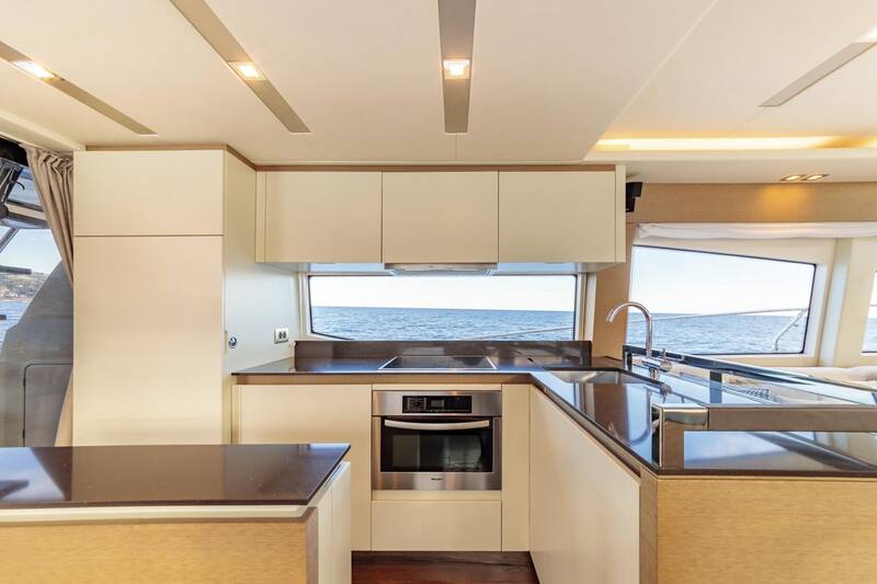 Galley on maindeck