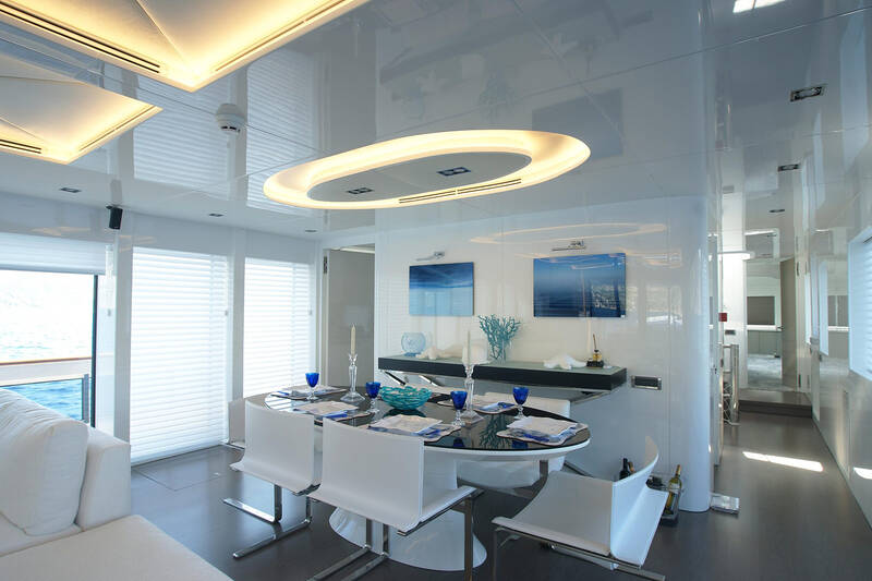 Salon dining