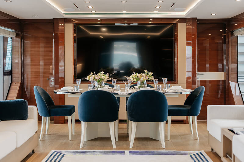 Saloon dining