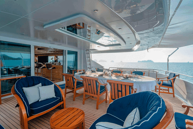 Upper deck