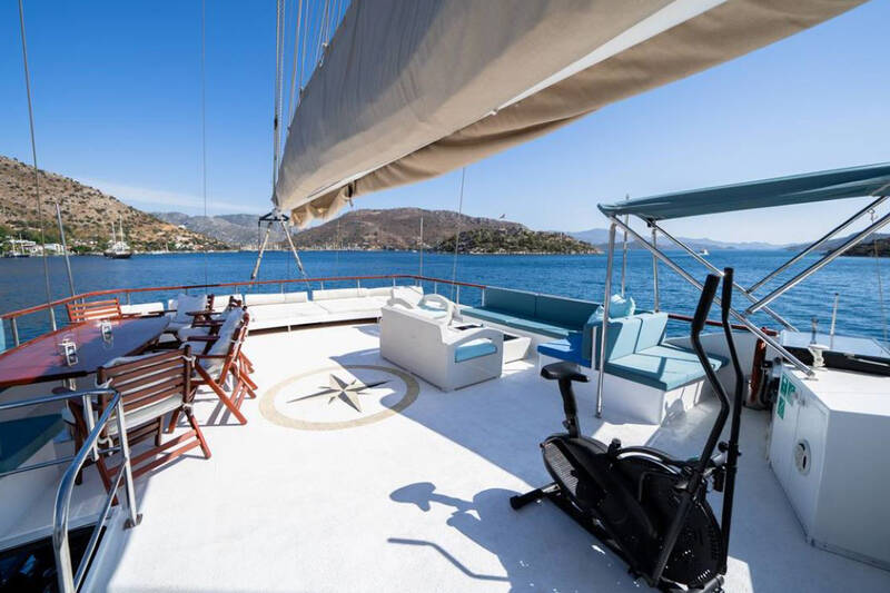 Upper deck