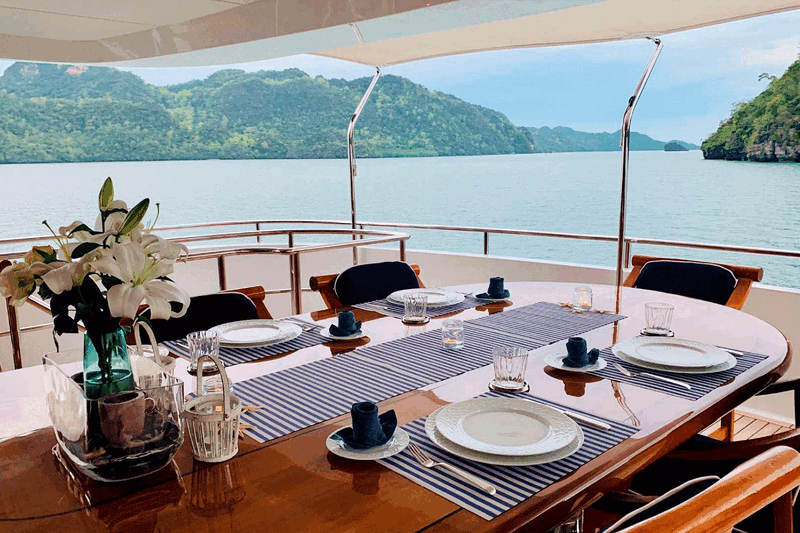 Upper deck