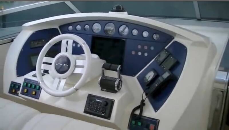 Helm station on flybridge