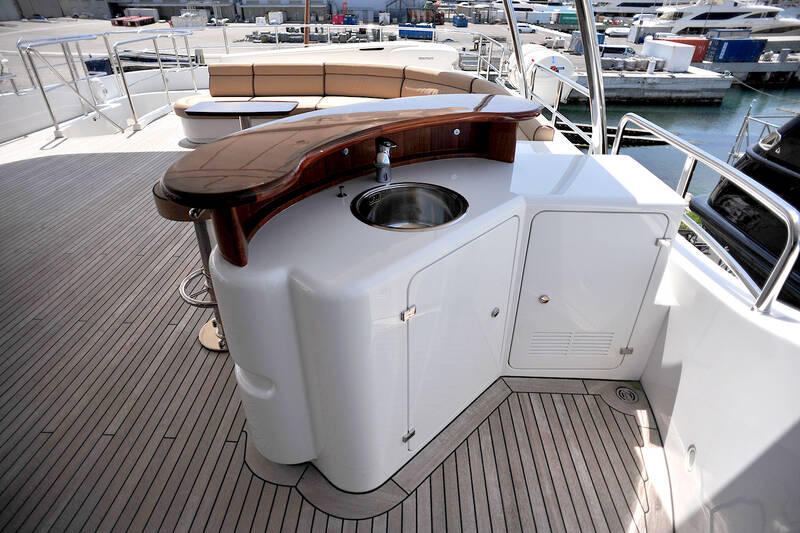 Wet bar on aft upper deck