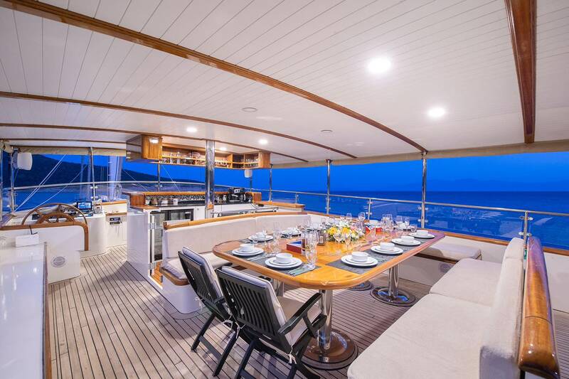 Deck dining