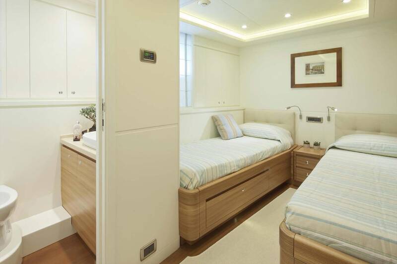 Guest cabin