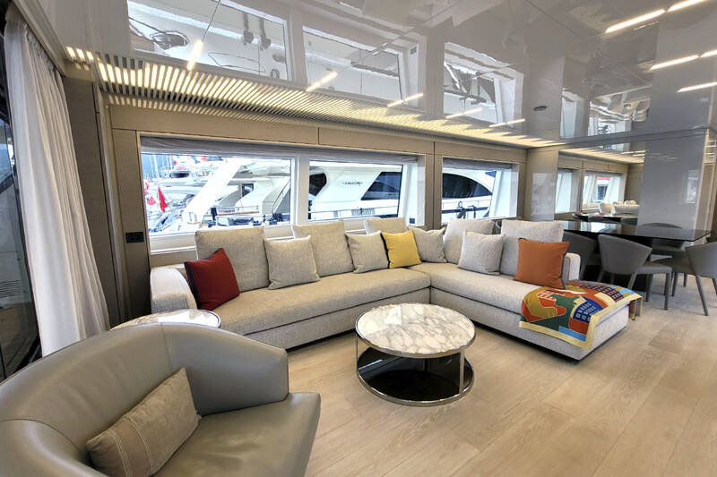 Main salon 