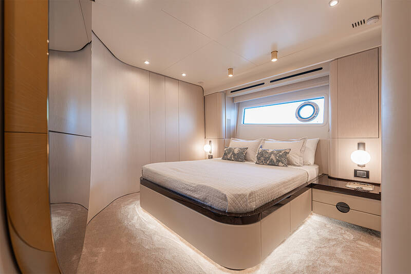 Bow VIP cabin