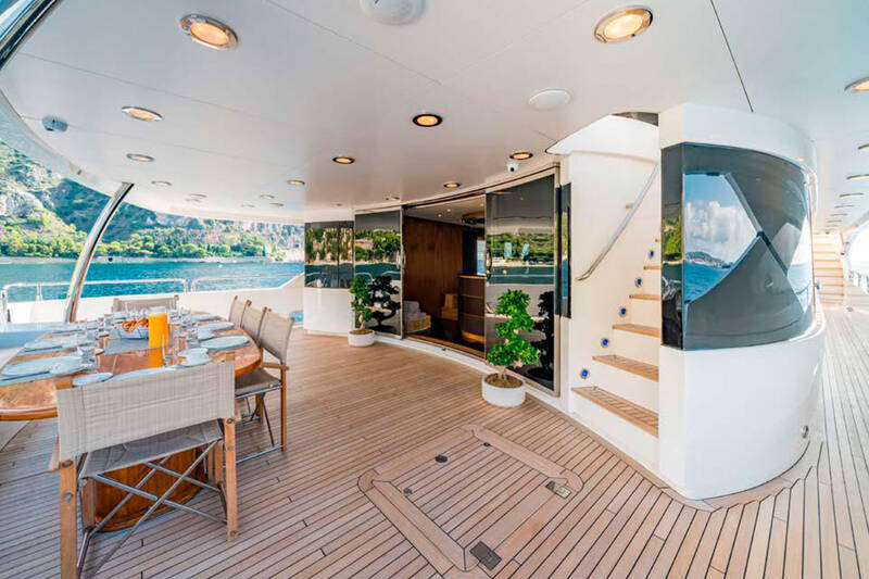 Dining area in cockpit 