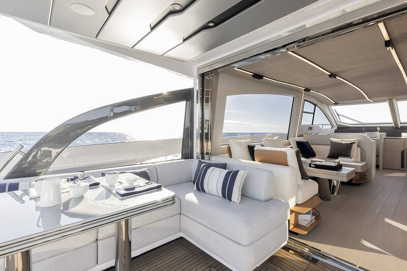 Dining area on cockpit
