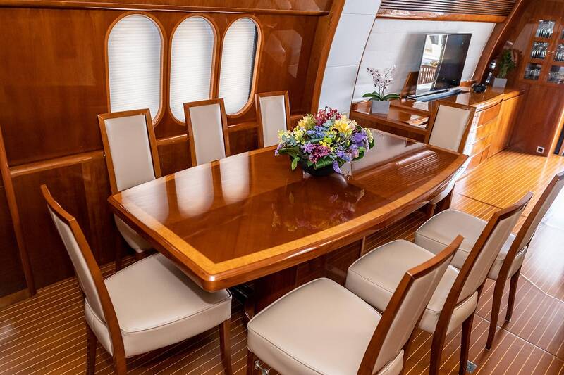 Salon dining