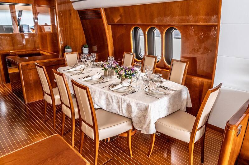 Salon dining