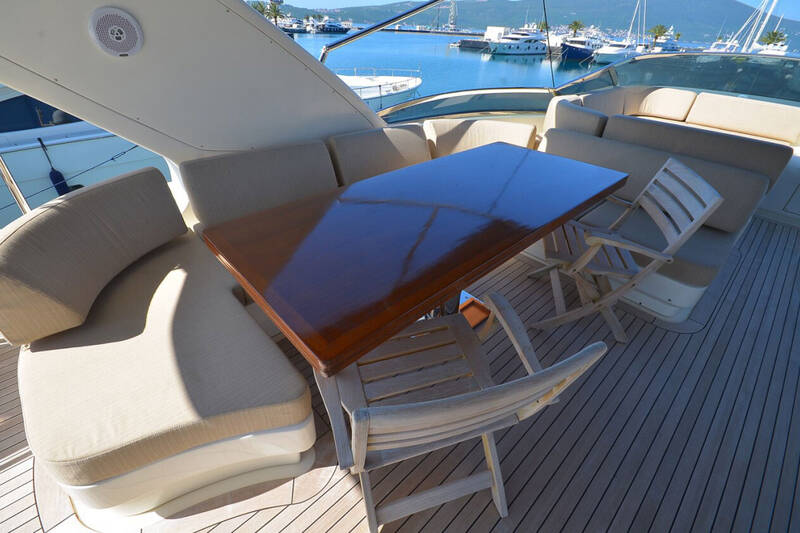 Dining area on flybridge