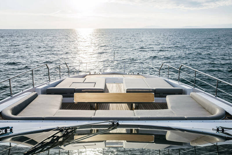 Sunbathing area on bow