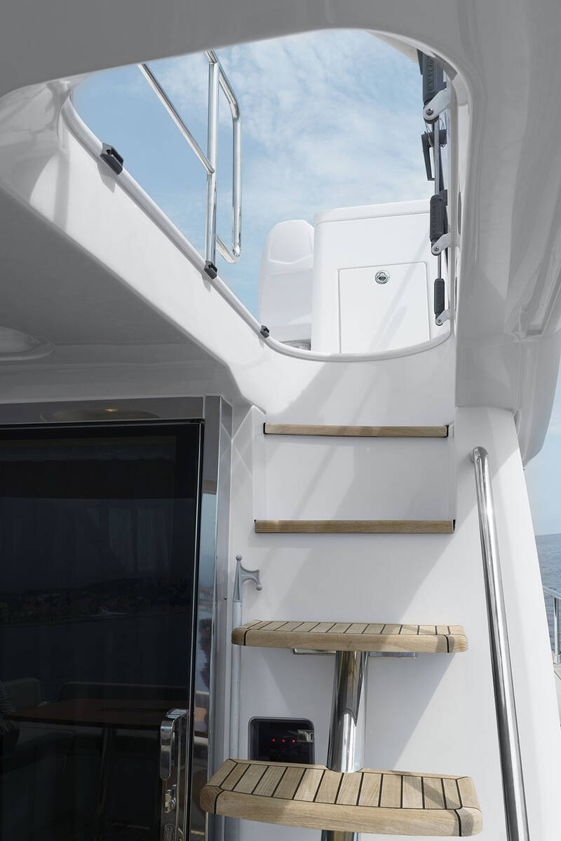 Steps to cockpit