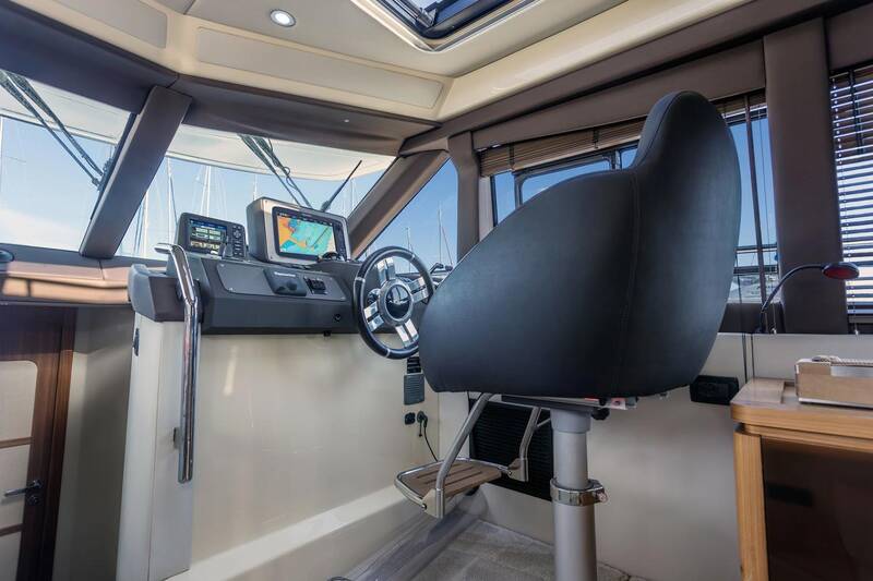 Control station Azimut Magellano 43 HT