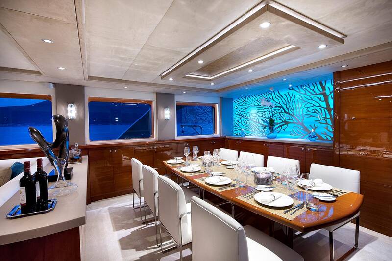 Salon dining