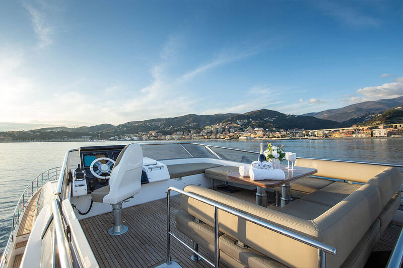 Helm station on flybridge