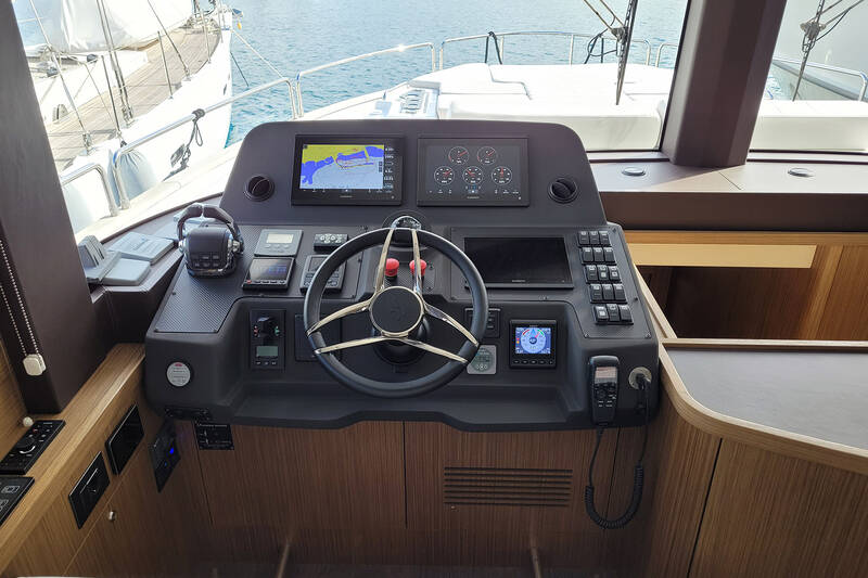 Main helm station