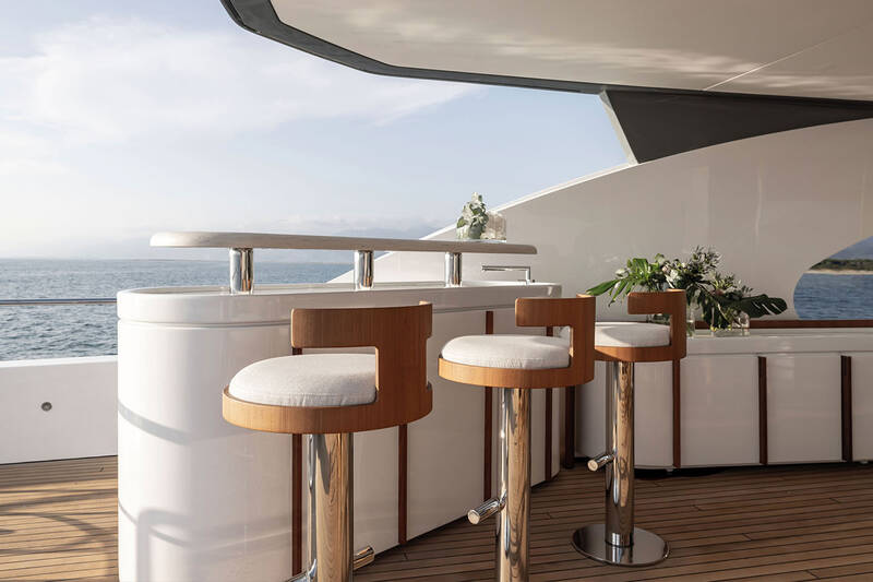 Upper deck