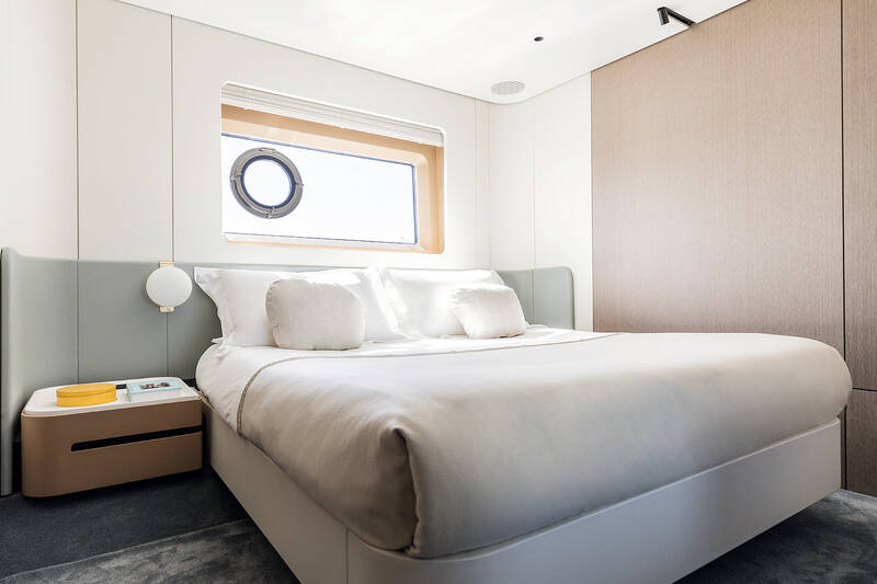 Guest cabin on port side