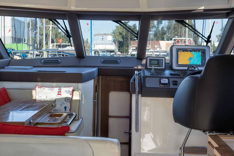 Control station Azimut Magellano 43 HT