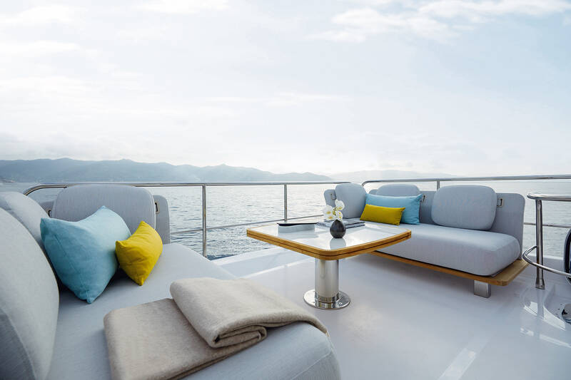 Lounge area on aft flybridge
