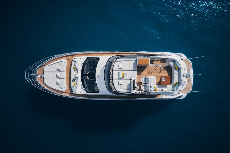 Exterior Azimut Flybridge 53