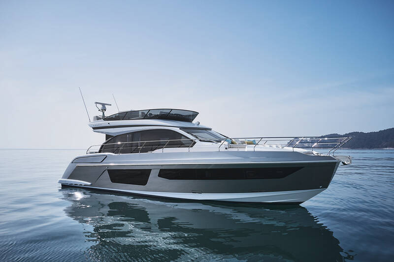 Exterior Azimut Flybridge 53