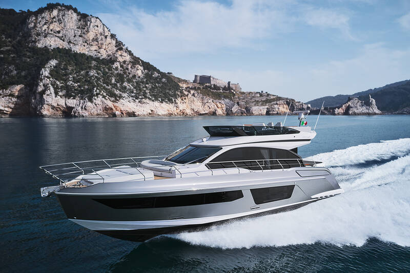 Exterior Azimut Flybridge 53