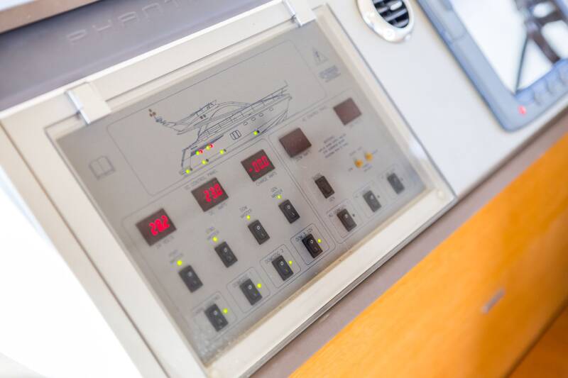 Control station on flybridge