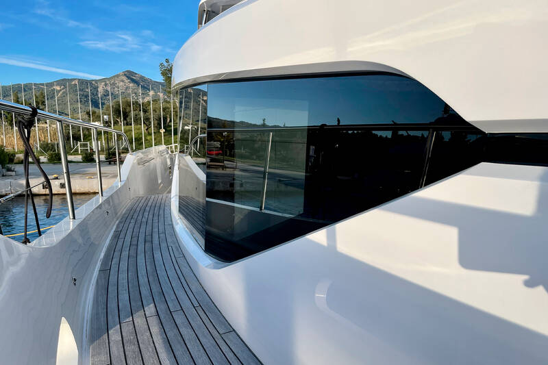 Side deck