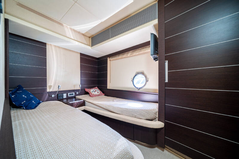 Guest cabin