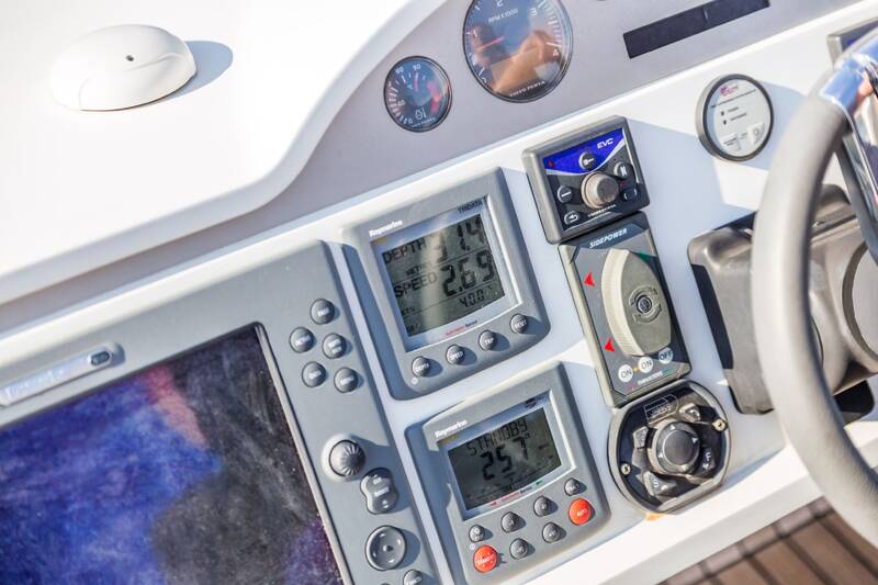 Control station on flybridge